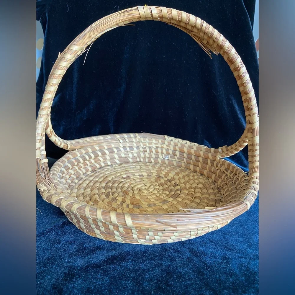 Vintage Sweetgrass Basket With Handle Handmade In Charleston, South Carolina - Picture 7 of 10